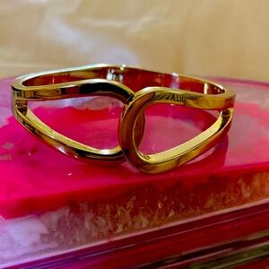 Beautiful Design Gold Plated Easy Fit Bracelet